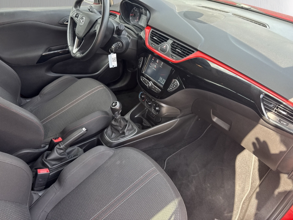 Fahrzeugabbildung Opel Corsa E 1.4 Color Edition CarPlay PDC SHZ BT Allwetter