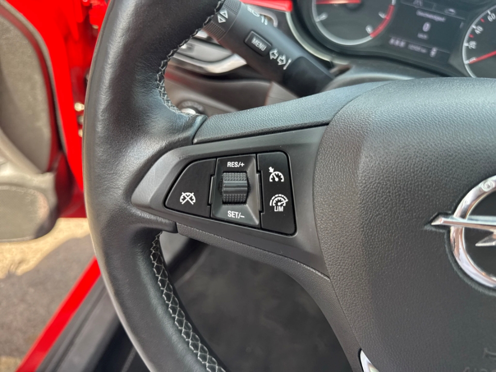 Fahrzeugabbildung Opel Corsa E 1.4 Color Edition CarPlay PDC SHZ BT Allwetter