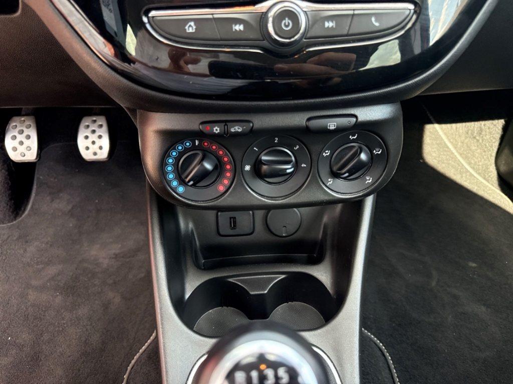 Fahrzeugabbildung Opel Corsa E 1.4 Color Edition CarPlay PDC SHZ BT Allwetter