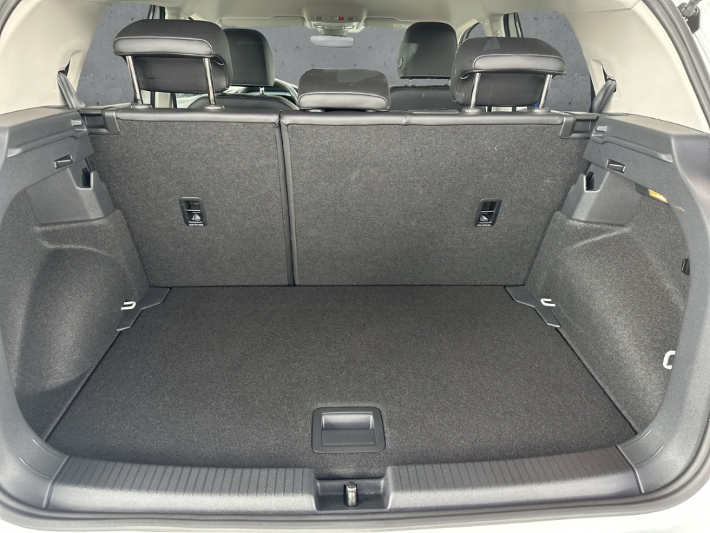 Fahrzeugabbildung Volkswagen T-Cross Life 1.0 TSI Goal NAV SHZ LED PDC ACC VC