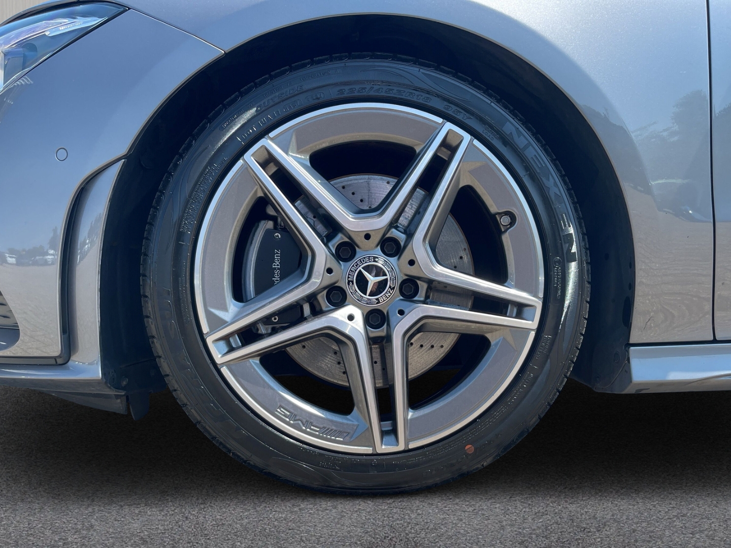 Fahrzeugabbildung Mercedes-Benz CLA 200 Shooting Brake AMG LINE LED Distronic SHZ
