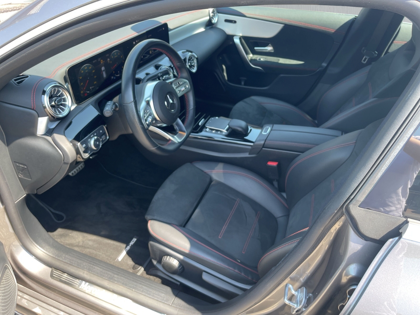 Fahrzeugabbildung Mercedes-Benz CLA 200 Shooting Brake AMG LINE LED Distronic SHZ