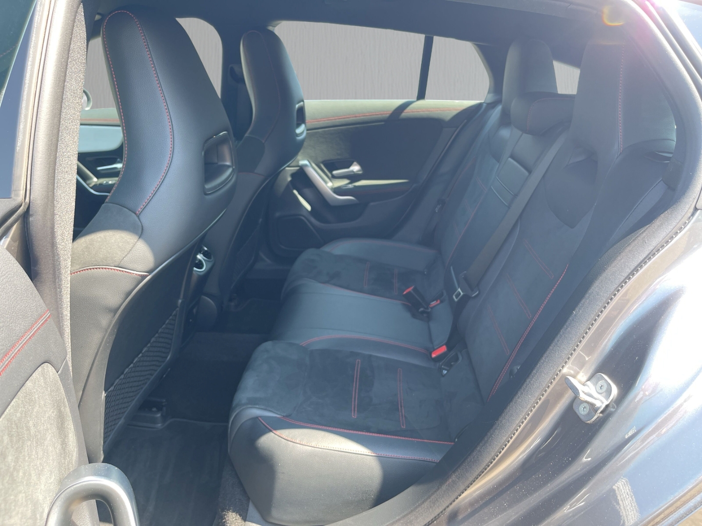 Fahrzeugabbildung Mercedes-Benz CLA 200 Shooting Brake AMG LINE LED Distronic SHZ