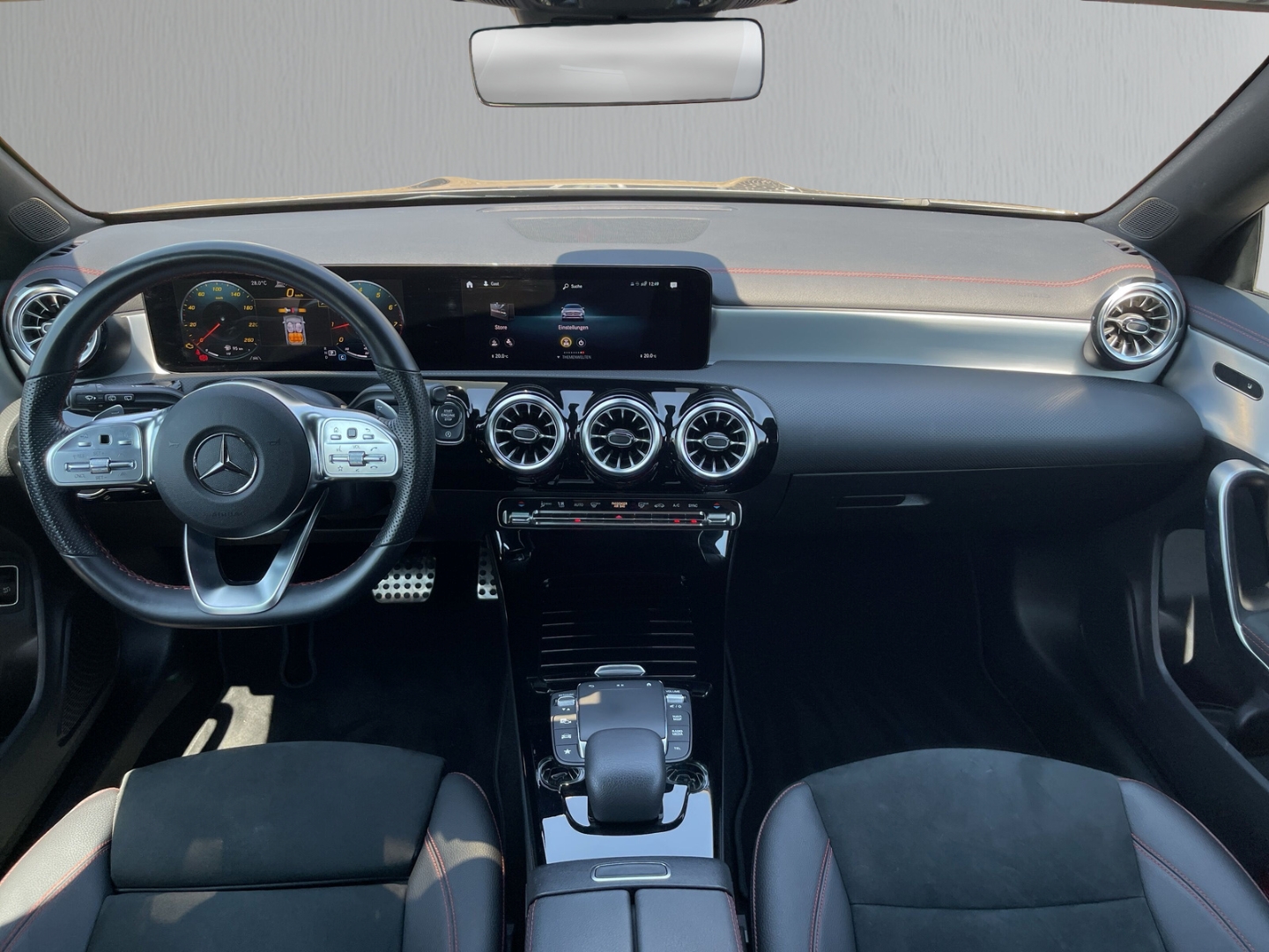 Fahrzeugabbildung Mercedes-Benz CLA 200 Shooting Brake AMG LINE LED Distronic SHZ