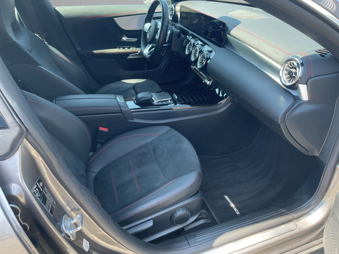 Fahrzeugabbildung Mercedes-Benz CLA 200 Shooting Brake AMG LINE LED Distronic SHZ