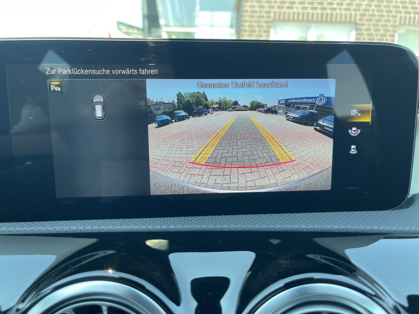 Fahrzeugabbildung Mercedes-Benz CLA 200 Shooting Brake AMG LINE LED Distronic SHZ
