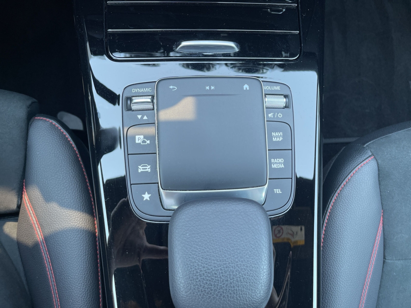 Fahrzeugabbildung Mercedes-Benz CLA 200 Shooting Brake AMG LINE LED Distronic SHZ