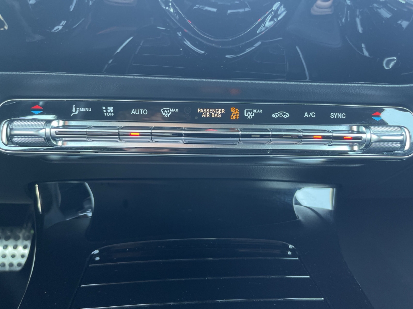 Fahrzeugabbildung Mercedes-Benz CLA 200 Shooting Brake AMG LINE LED Distronic SHZ