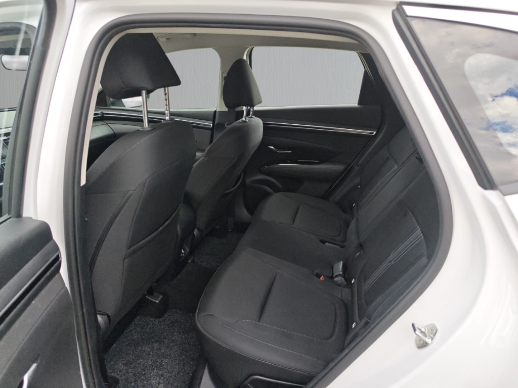 Fahrzeugabbildung Hyundai TUCSON 1.6 T-GDI MHEV Select Navi LED GRA SHZ RFK VirtCo Klimaautom