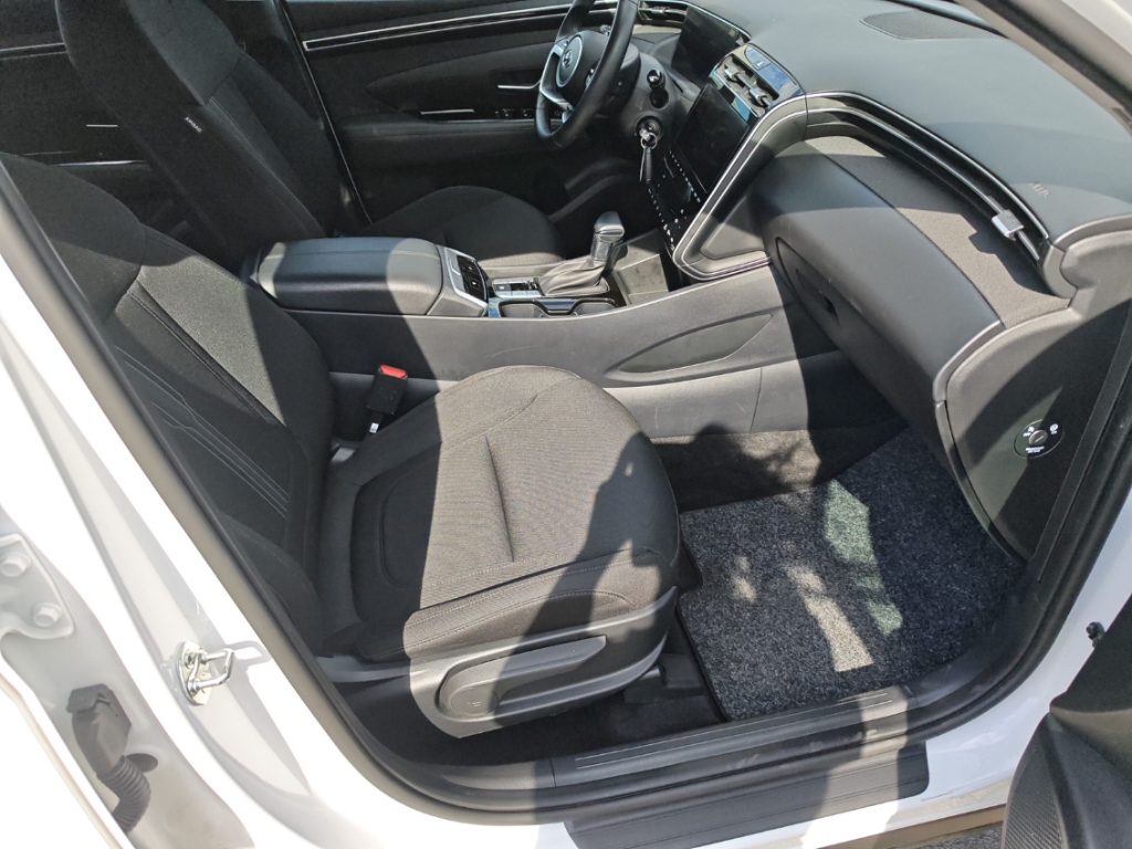 Fahrzeugabbildung Hyundai TUCSON 1.6 T-GDI MHEV Select Navi LED GRA SHZ RFK VirtCo Klimaautom
