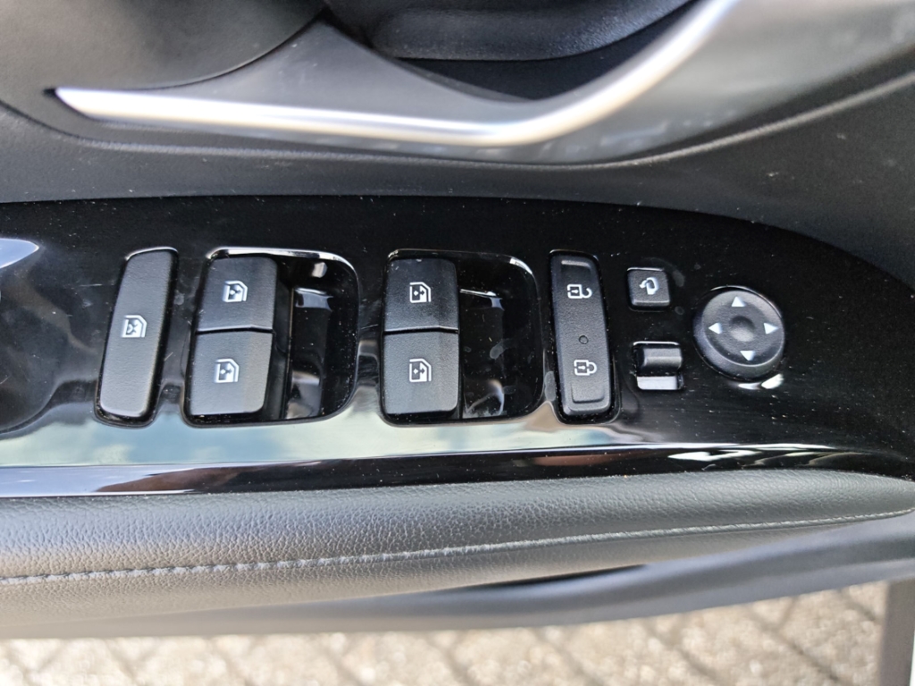 Fahrzeugabbildung Hyundai TUCSON 1.6 T-GDI MHEV Select Navi LED GRA SHZ RFK VirtCo Klimaautom