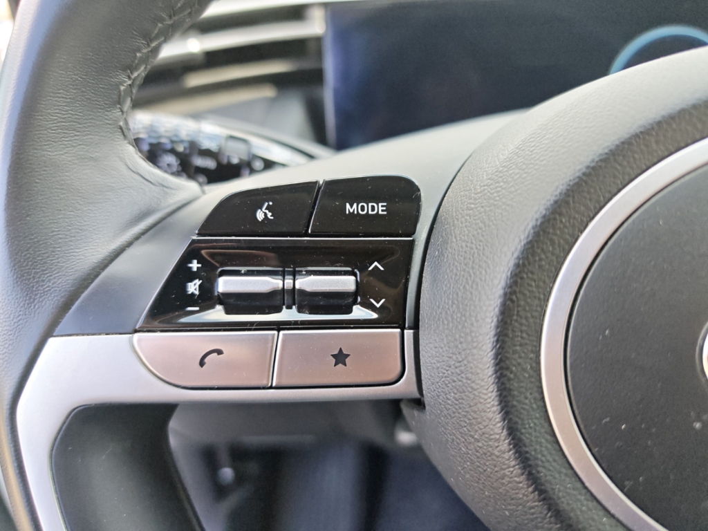 Fahrzeugabbildung Hyundai TUCSON 1.6 T-GDI MHEV Select Navi LED GRA SHZ RFK VirtCo Klimaautom