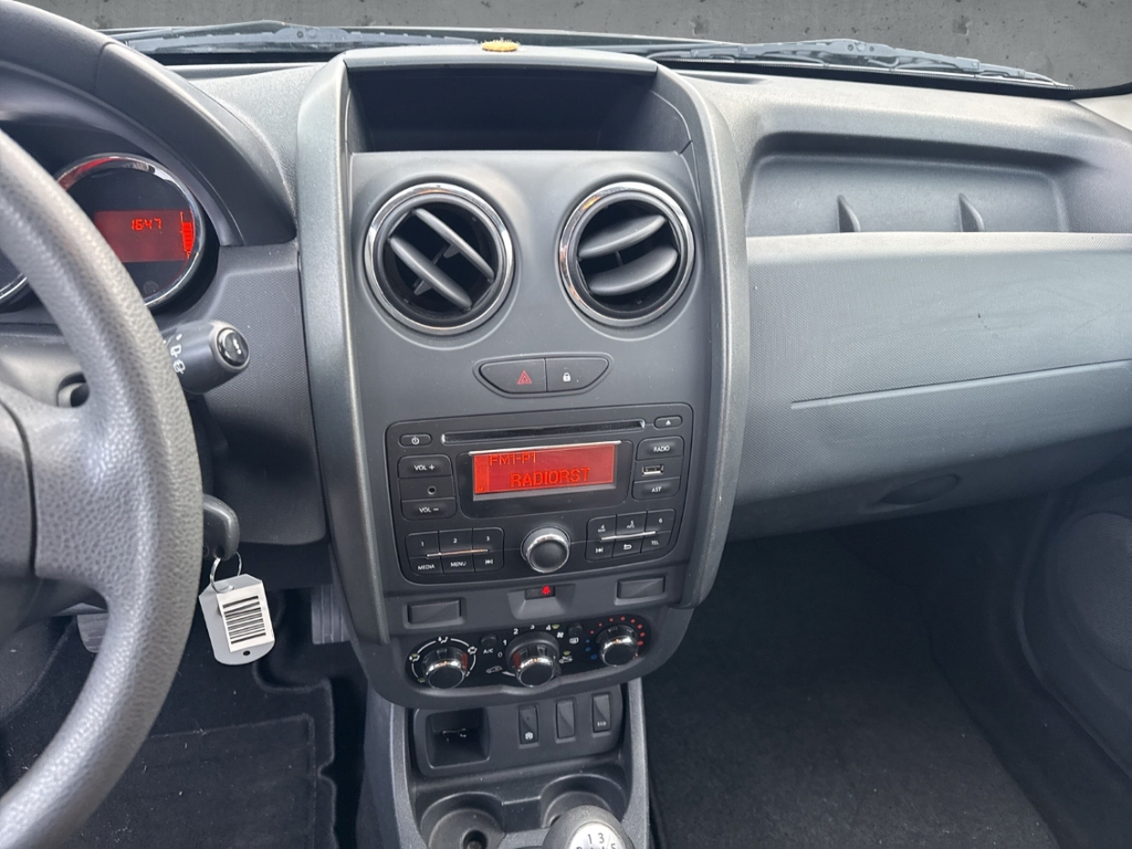 Fahrzeugabbildung Dacia Duster Ice 4x2 1.5 Kinders. Vorb. Klima Servo BT