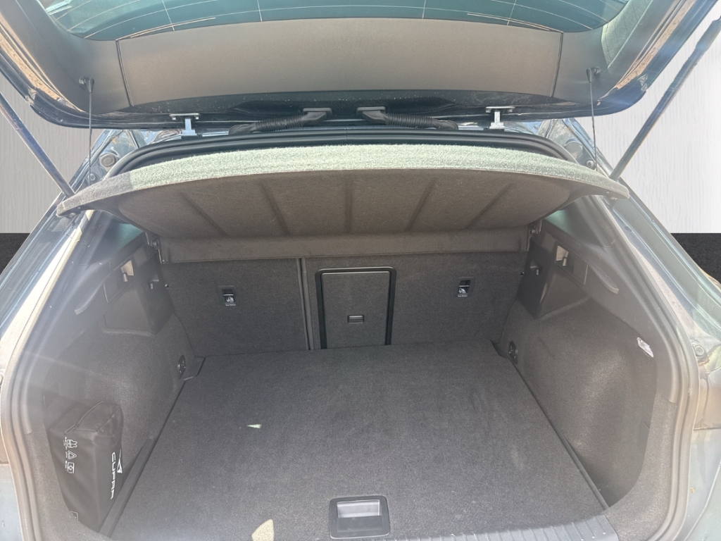 Fahrzeugabbildung CUPRA Formentor 4Drive VZ 2.0 TSI NAVI LED SHZ R-Kam WinterPa Sportpaket AD Digitales Cockpit