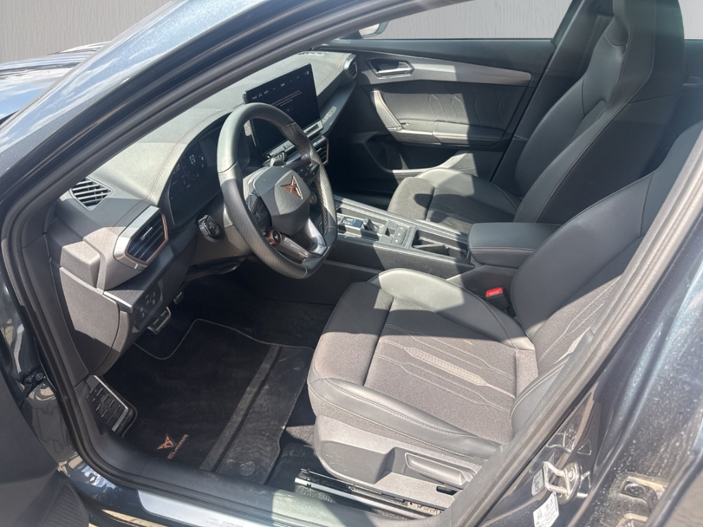 Fahrzeugabbildung CUPRA Formentor 4Drive VZ 2.0 TSI NAVI LED SHZ R-Kam WinterPa Sportpaket AD Digitales Cockpit