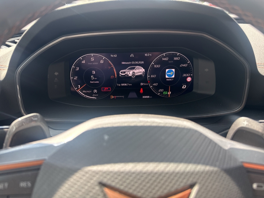 Fahrzeugabbildung CUPRA Formentor 4Drive VZ 2.0 TSI NAVI LED SHZ R-Kam WinterPa Sportpaket AD Digitales Cockpit
