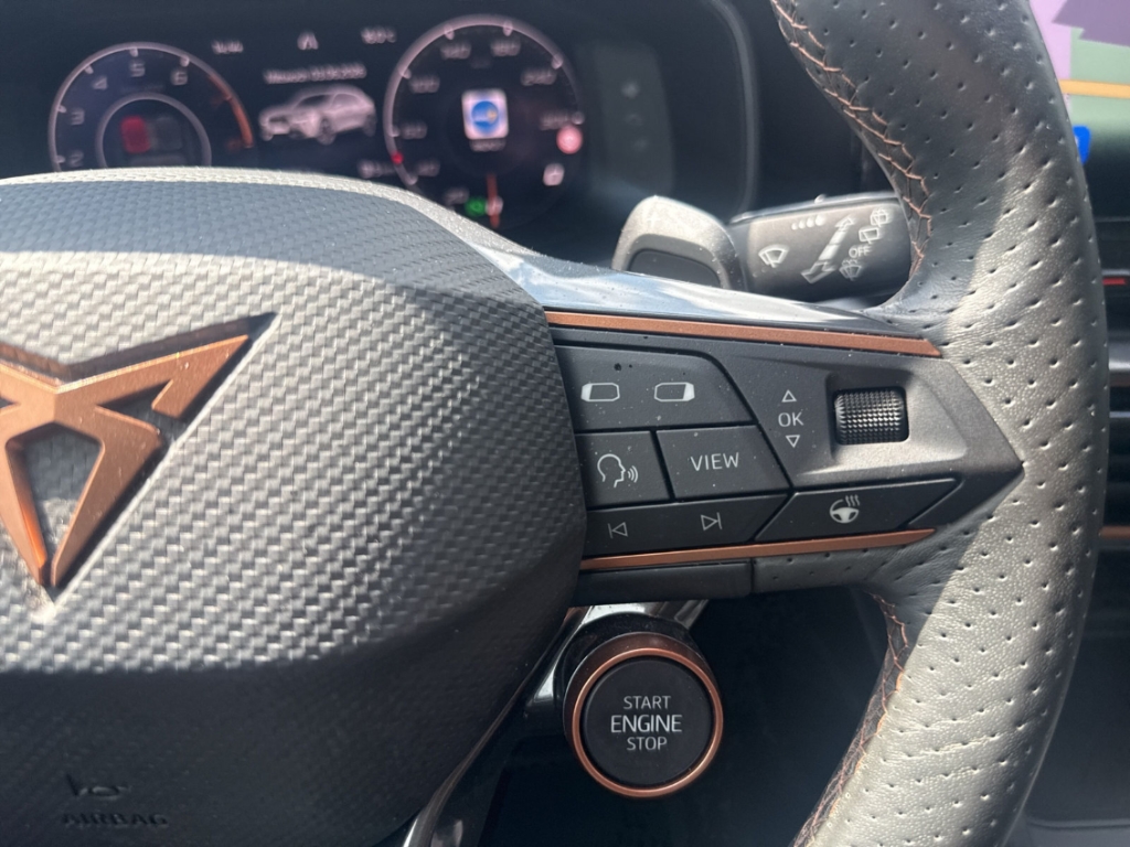 Fahrzeugabbildung CUPRA Formentor 4Drive VZ 2.0 TSI NAVI LED SHZ R-Kam WinterPa Sportpaket AD Digitales Cockpit