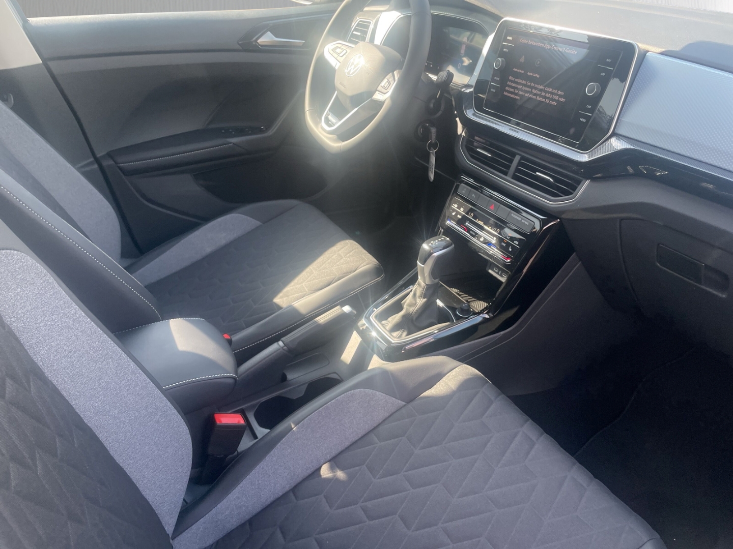Fahrzeugabbildung Volkswagen T-Cross 1.0 TSI DSG ENERGY LED AHK GJR NAVI KAMERA