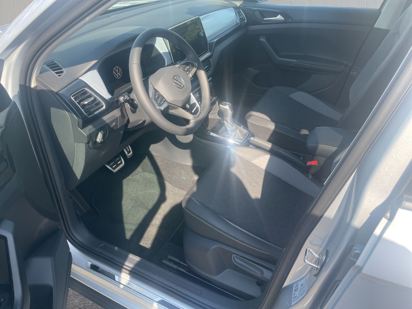 Fahrzeugabbildung Volkswagen T-Cross 1.0 TSI DSG ENERGY LED AHK GJR NAVI KAMERA