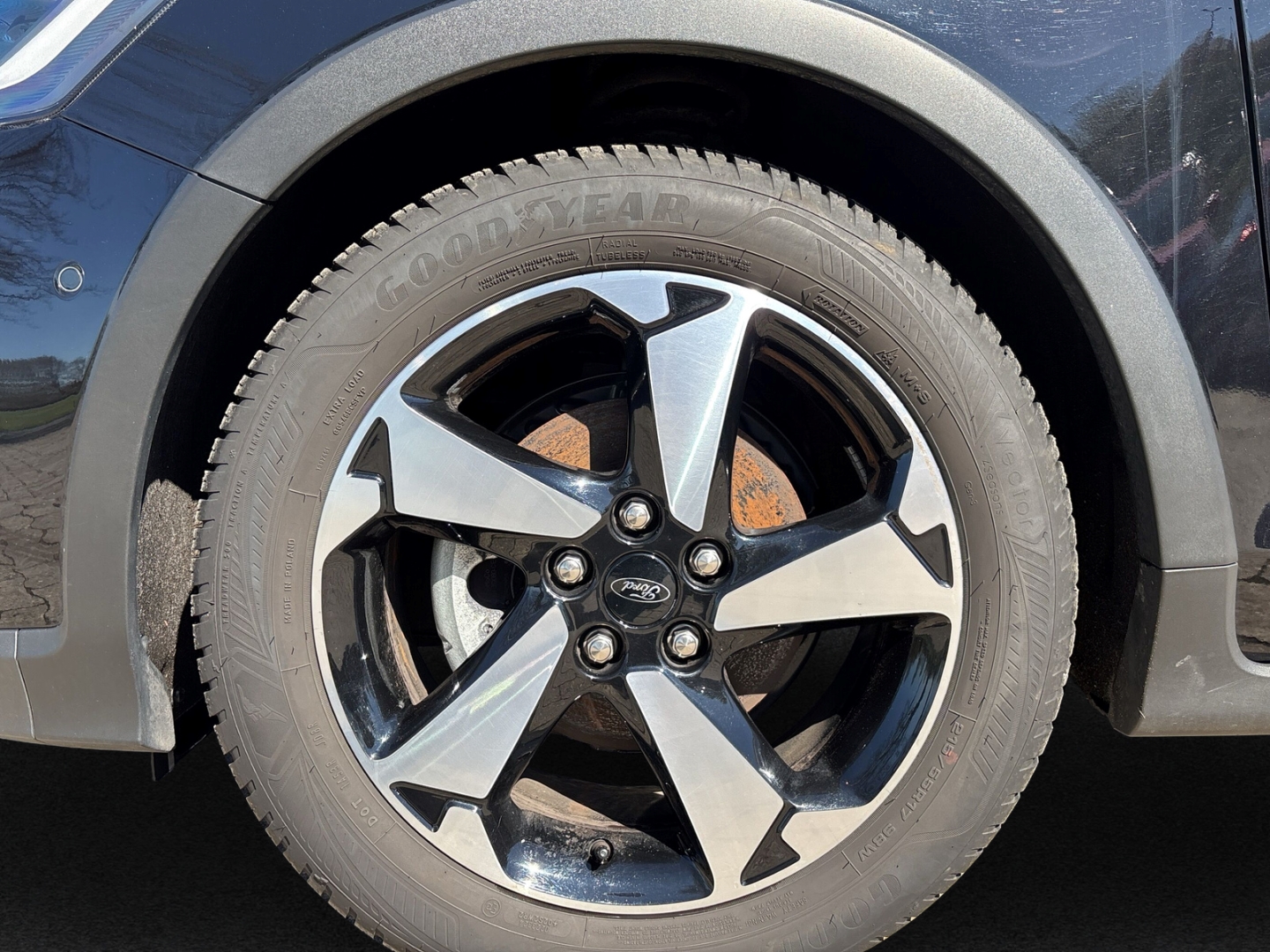 Fahrzeugabbildung Ford Focus Turn. Active X 1.5 EcoBl Auto. Pano B&O He