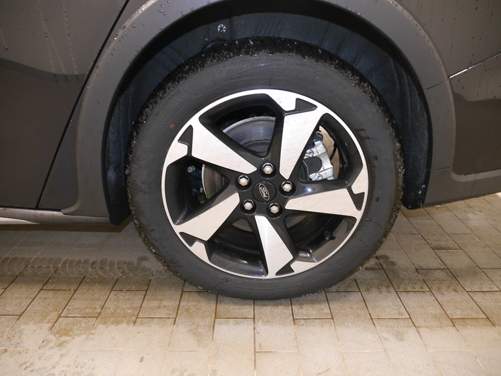 Fahrzeugabbildung Ford Focus Turn. Active X 1.5 EcoBl Auto. Pano B&O He