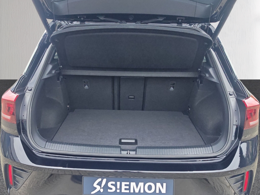 Fahrzeugabbildung Volkswagen T-Roc 1.5 TSI DSG R-Line IQ.Drive LED+ ACC SHZ
