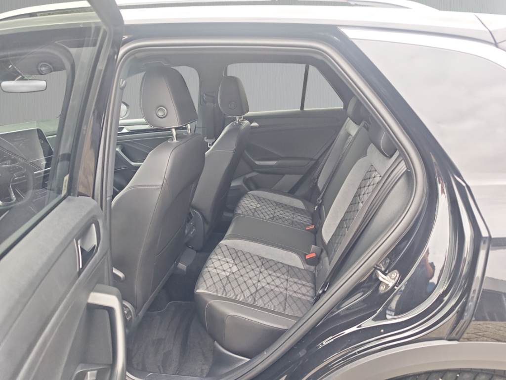 Fahrzeugabbildung Volkswagen T-Roc 1.5 TSI DSG R-Line IQ.Drive LED+ ACC SHZ