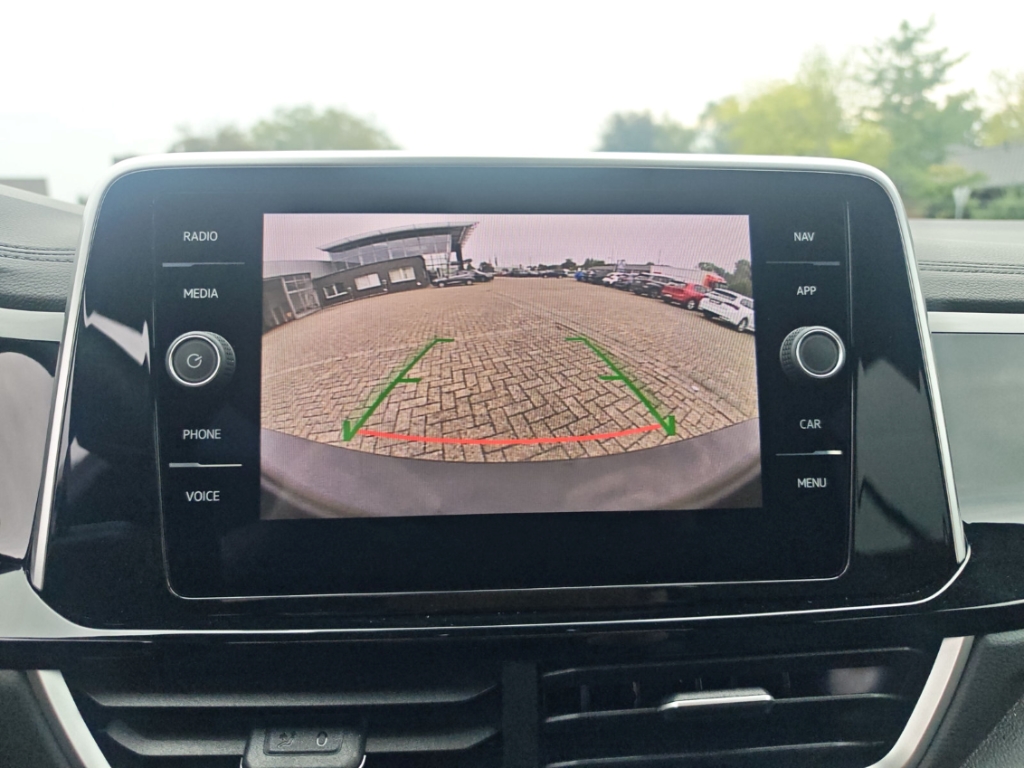 Fahrzeugabbildung Volkswagen T-Roc 1.5 TSI DSG R-Line IQ.Drive LED+ ACC SHZ