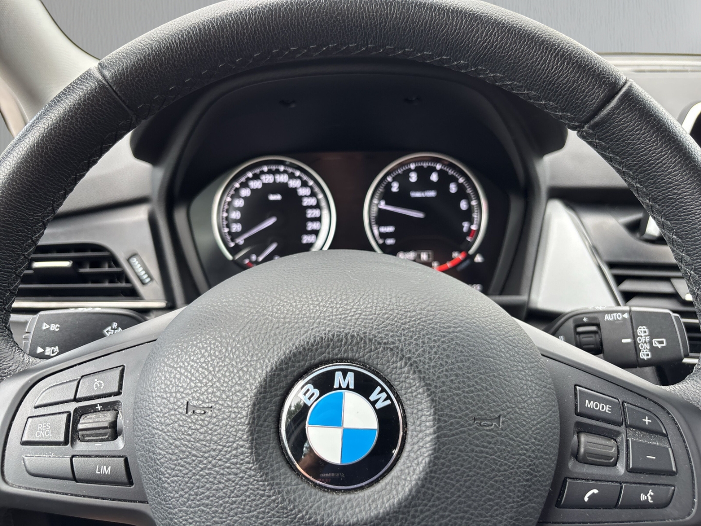 Fahrzeugabbildung BMW 218 Active Tourer Advantage NAV LED SHZ PPS