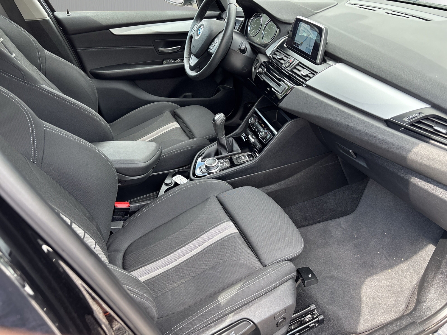 Fahrzeugabbildung BMW 218 Active Tourer Advantage NAV LED SHZ PPS