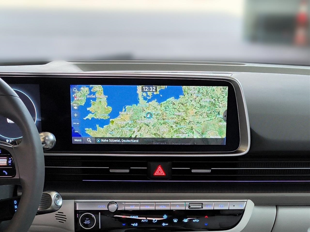 Fahrzeugabbildung Hyundai IONIQ 6 77,4kWh 2WD UNIQ Digi-Spiegel Schiebedach HUD Navi Digitales Cockpit Memory Soundsystem