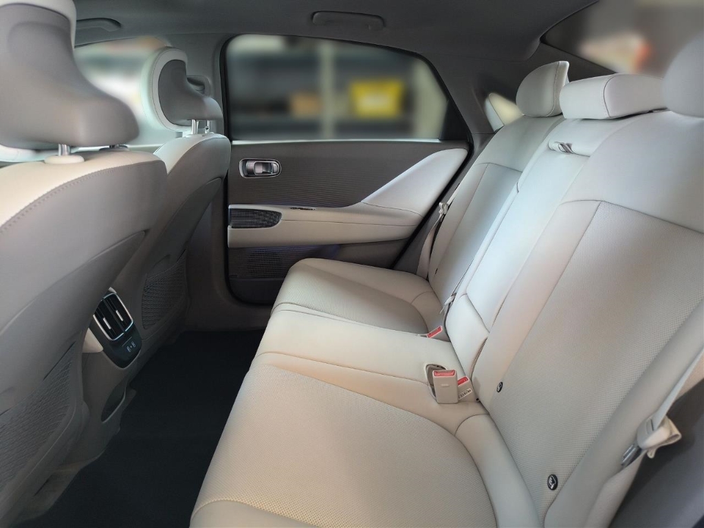 Fahrzeugabbildung Hyundai IONIQ 6 77,4kWh 2WD UNIQ Digi-Spiegel Schiebedach HUD Navi Digitales Cockpit Memory Soundsystem