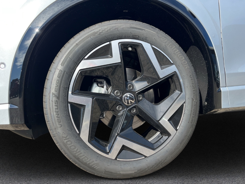 Fahrzeugabbildung Volkswagen Tiguan 1.5 eTSI DSG R-Line AHK SHZ el.Heckklappe ACC VirtCo