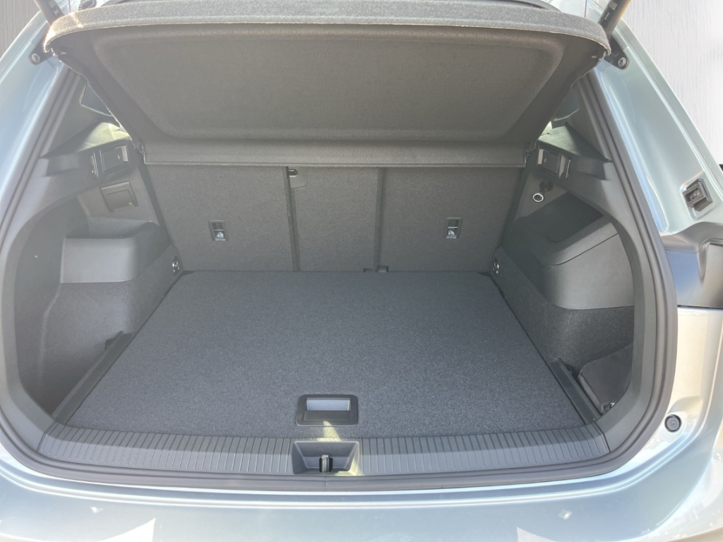 Fahrzeugabbildung Volkswagen Tiguan 1.5 eTSI DSG R-Line AHK SHZ el.Heckklappe ACC VirtCo