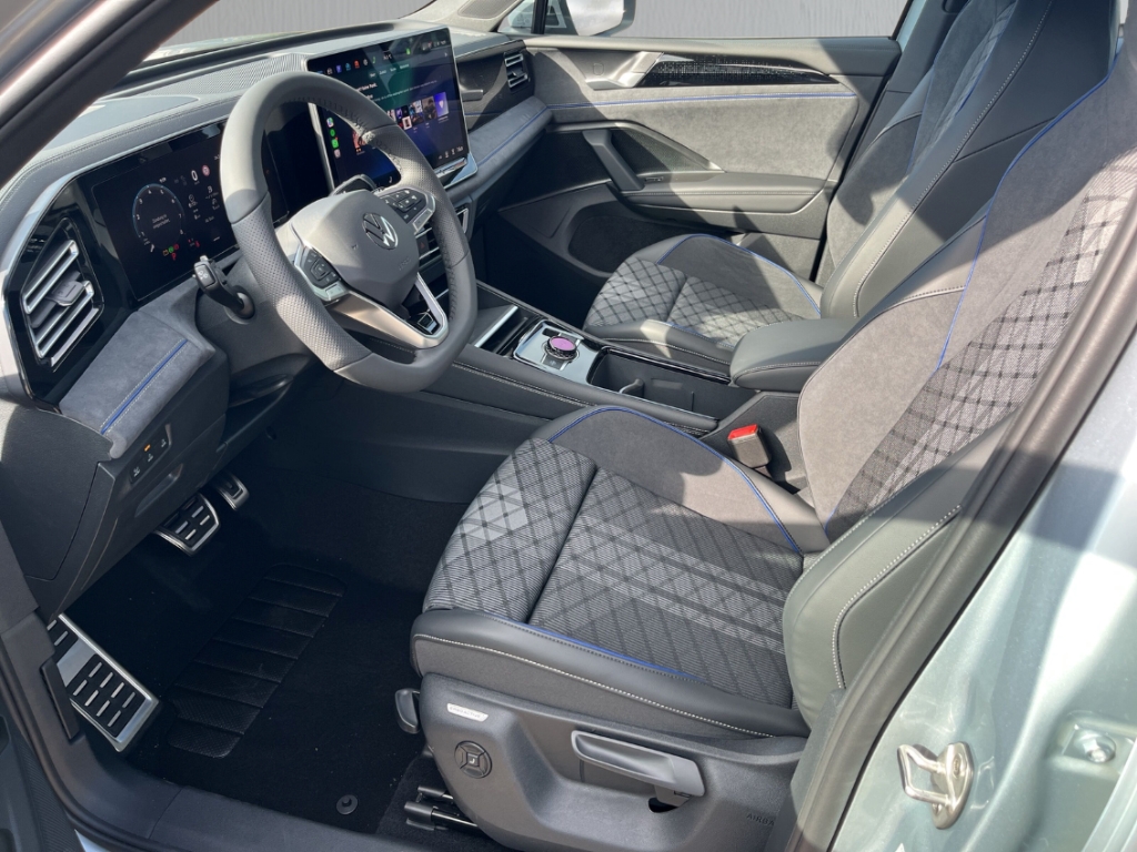 Fahrzeugabbildung Volkswagen Tiguan 1.5 eTSI DSG R-Line AHK SHZ el.Heckklappe ACC VirtCo