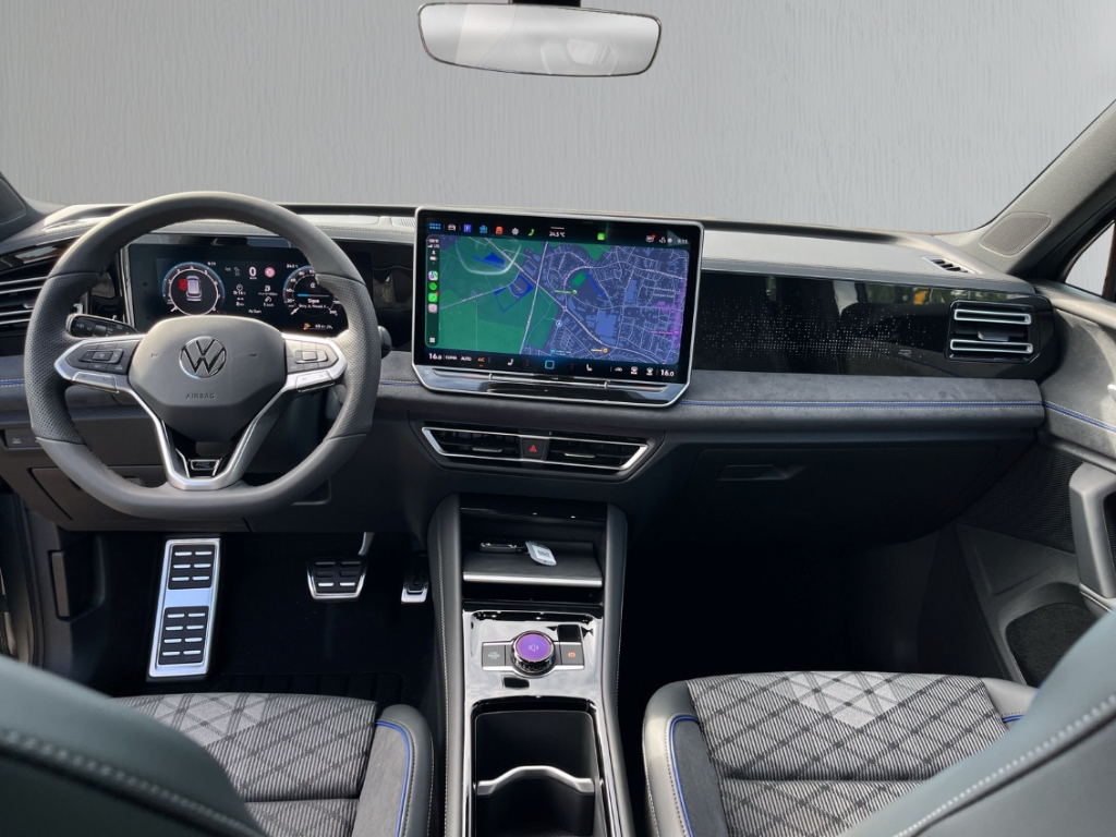 Fahrzeugabbildung Volkswagen Tiguan 1.5 eTSI DSG R-Line AHK SHZ el.Heckklappe ACC VirtCo