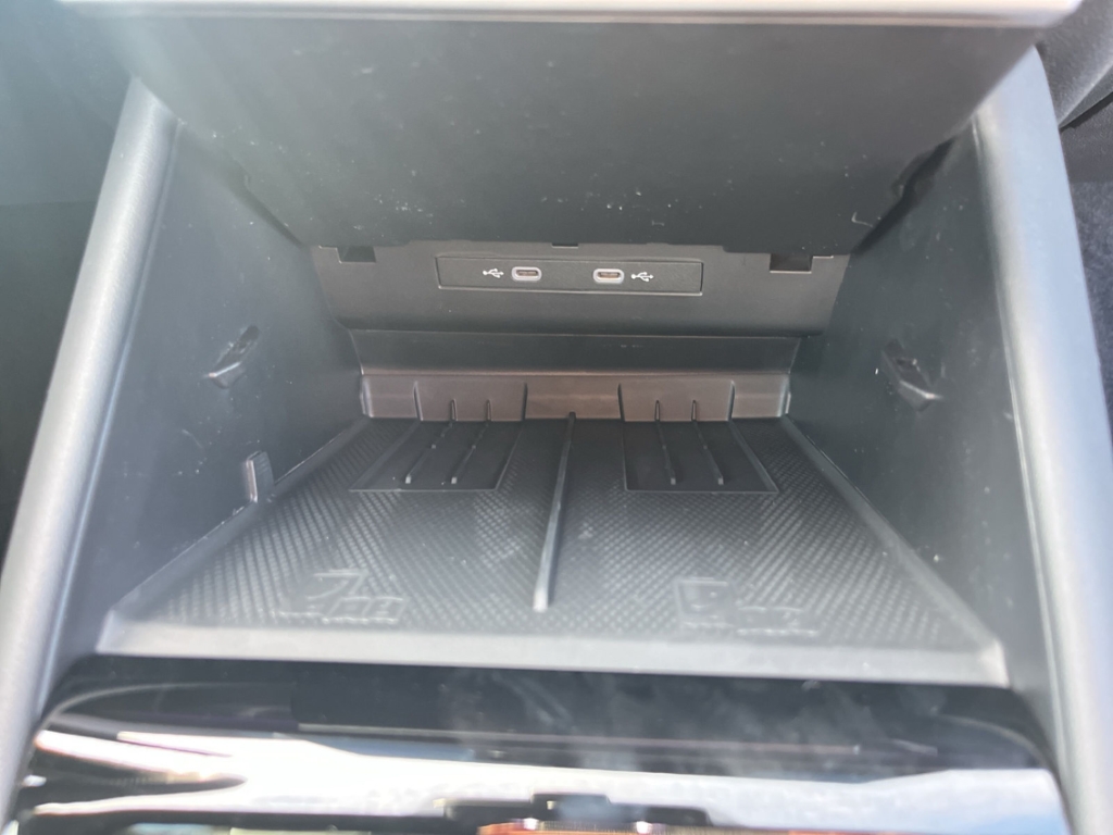 Fahrzeugabbildung Volkswagen Tiguan 1.5 eTSI DSG R-Line AHK SHZ el.Heckklappe ACC VirtCo