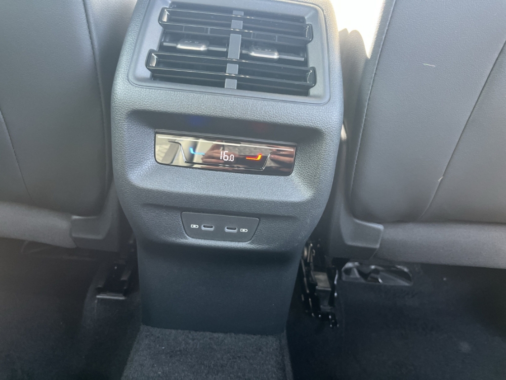Fahrzeugabbildung Volkswagen Tiguan 1.5 eTSI DSG R-Line AHK SHZ el.Heckklappe ACC VirtCo