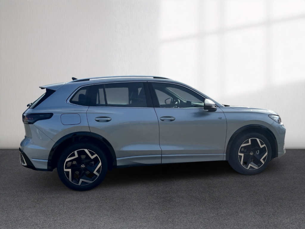 Fahrzeugabbildung Volkswagen Tiguan 1.5 eTSI DSG R-Line AHK SHZ el.Heckklappe ACC VirtCo