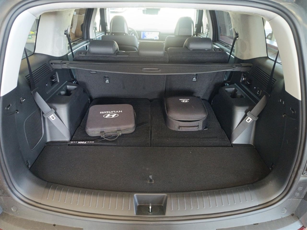 Fahrzeugabbildung Hyundai SANTA FE PHEV MY25 1.6 AT 4WD Signature Komf.P Tech.P 7-Sitz Dig-KEY Leder Digi Cockpit