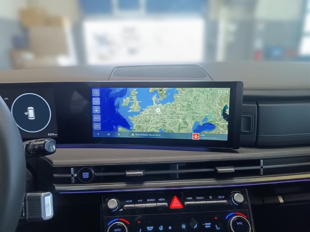 Fahrzeugabbildung Hyundai SANTA FE PHEV MY25 1.6 AT 4WD Signature Komf.P Tech.P 7-Sitz Dig-KEY Leder Digi Cockpit
