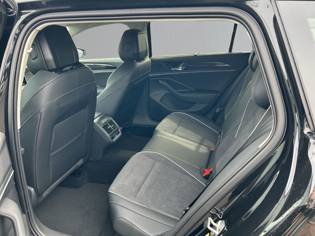 Fahrzeugabbildung Volkswagen Passat Variant 2.0 TDI DSG Business AHK NAVI