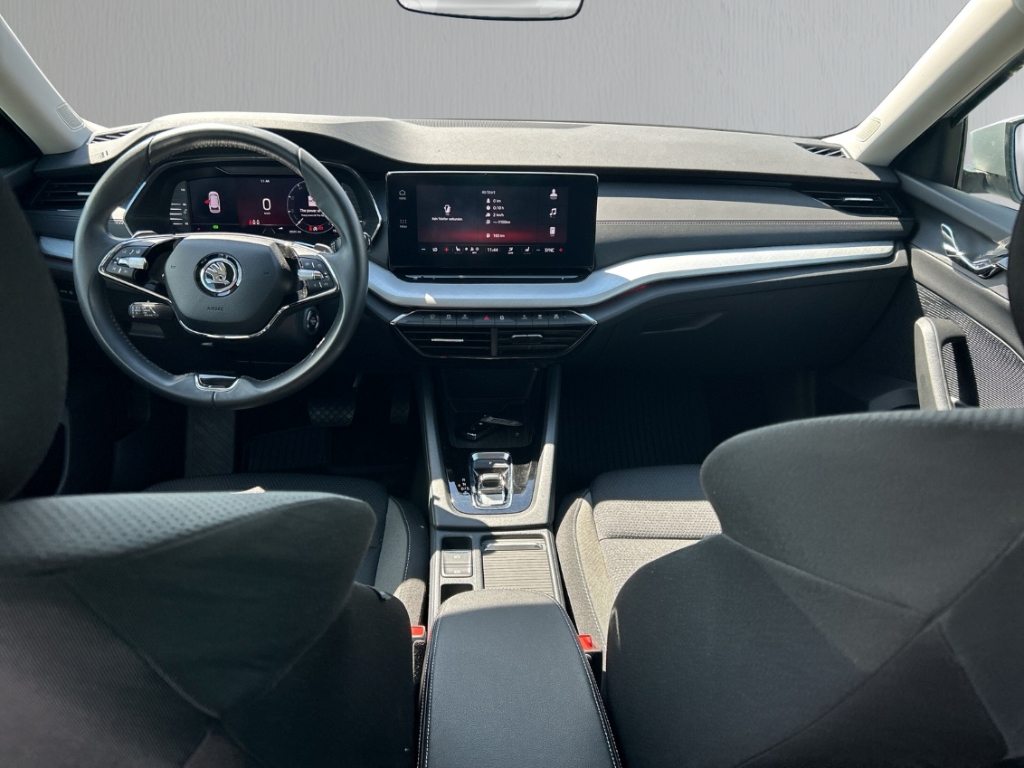 Fahrzeugabbildung SKODA Octavia Combi Tour ACC PDC ESP Apple CarPlay