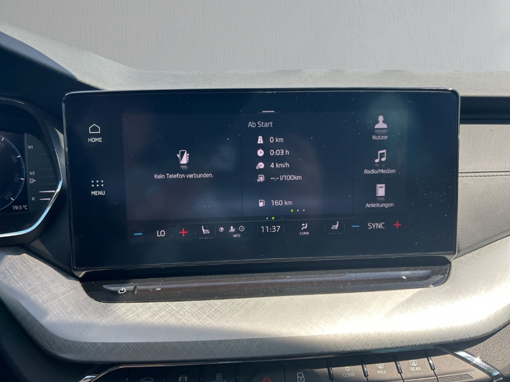 Fahrzeugabbildung SKODA Octavia Combi Tour ACC PDC ESP Apple CarPlay