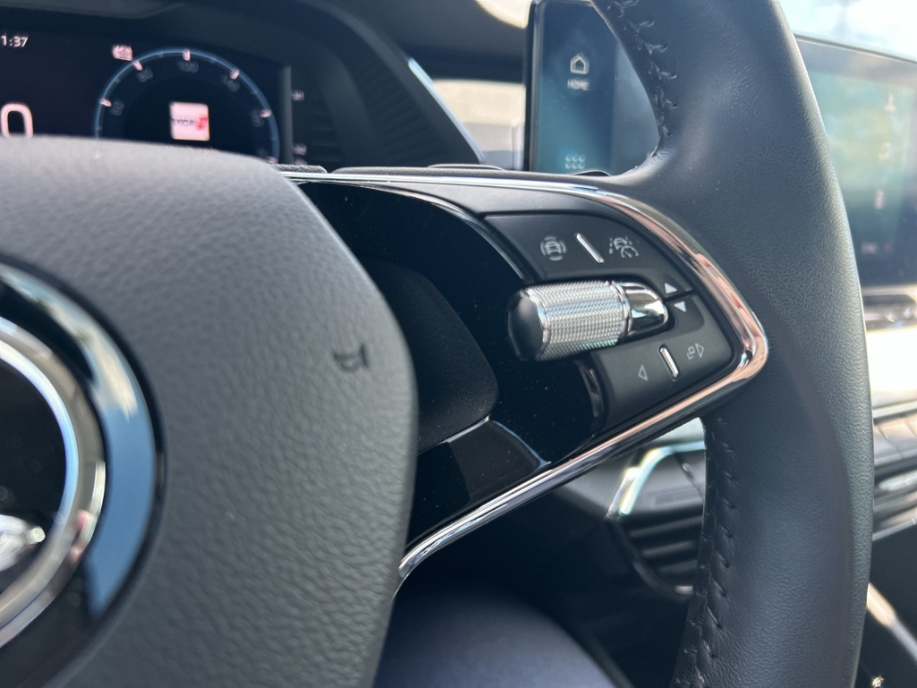 Fahrzeugabbildung SKODA Octavia Combi Tour ACC PDC ESP Apple CarPlay