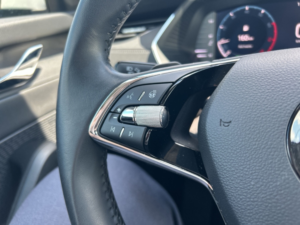 Fahrzeugabbildung SKODA Octavia Combi Tour ACC PDC ESP Apple CarPlay