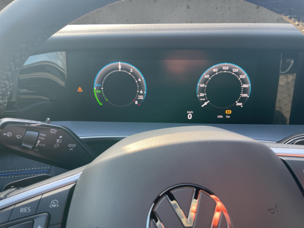 Fahrzeugabbildung Volkswagen Tayron 1.5 eHybrid R-Line Pano Navi IQ.LIGHT ACC