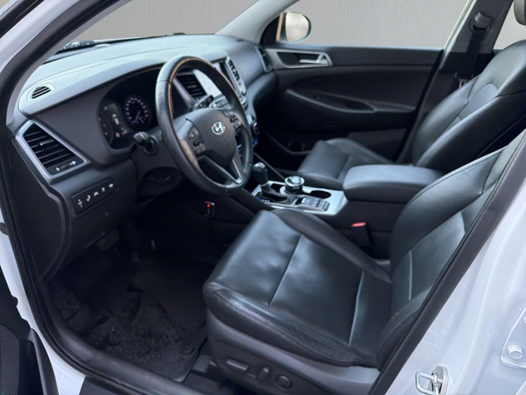 Fahrzeugabbildung Hyundai TUCSON 1.6 T-GDI 4WD DCT Premium AHK Pano Navi