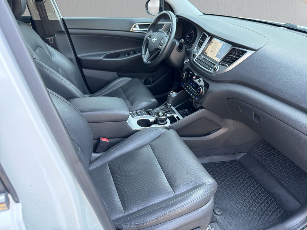 Fahrzeugabbildung Hyundai TUCSON 1.6 T-GDI 4WD DCT Premium AHK Pano Navi