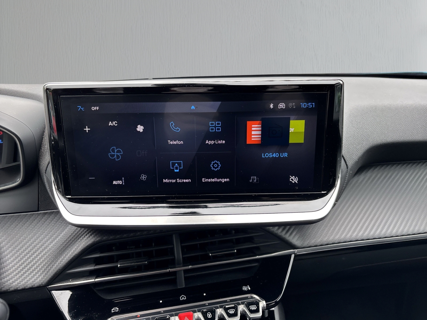 Fahrzeugabbildung Peugeot 2008 Allure LED PDC Kamera Alu 17